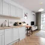 Διαμέρισμα Rosewood With Ac And Balcony Wiktoryn *