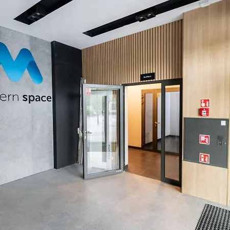 Rosewood With Ac And Balcony Wiktoryn وارسو