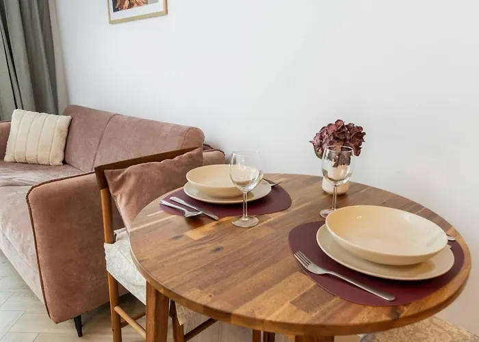 Rosewood With Ac And Balcony Wiktoryn