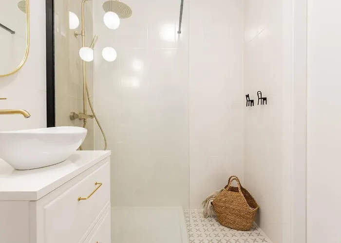 شقة Rosewood With Ac And Balcony Wiktoryn *