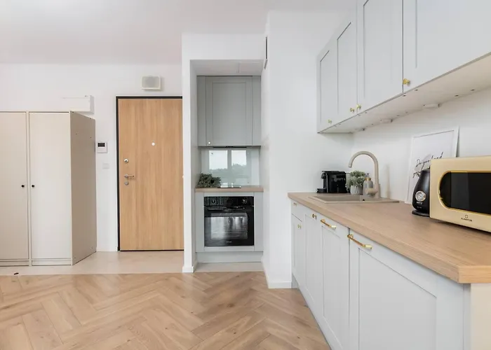 Rosewood With Ac And Balcony Wiktoryn