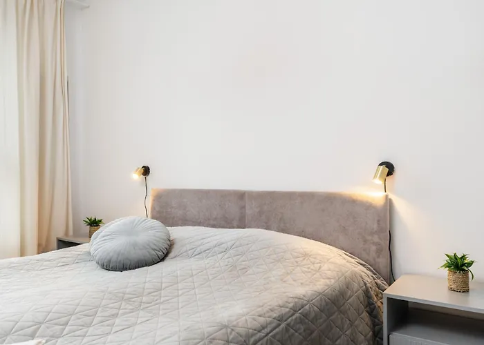 Rosewood With Ac And Balcony Wiktoryn