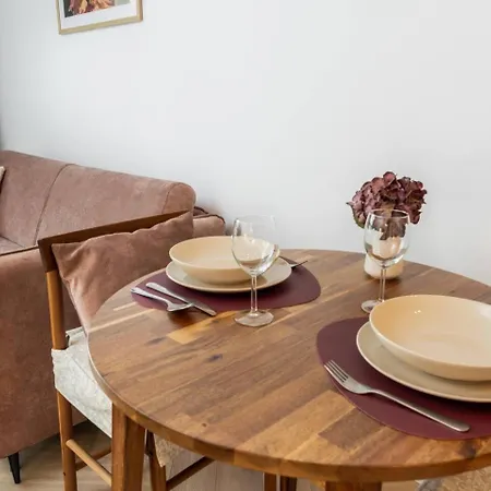 Rosewood Apartment With Balcony Wiktoryn