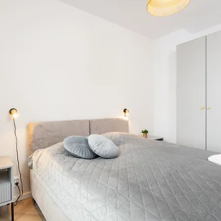 Lägenhet Rosewood Apartment With Balcony Wiktoryn *