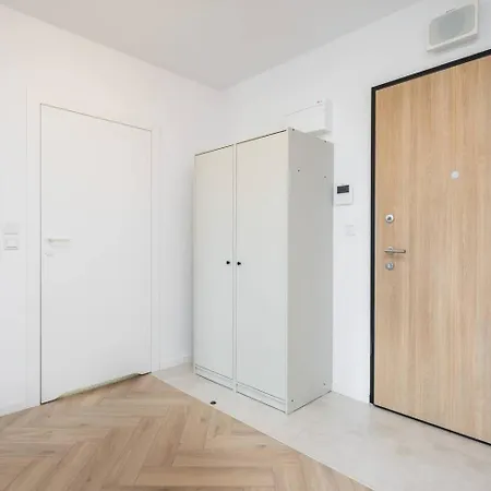 Lägenhet Rosewood Apartment With Balcony Wiktoryn *