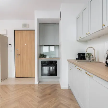 Rosewood Apartment With Balcony Wiktoryn