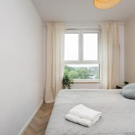 Rosewood Apartment With Balcony Wiktoryn Lägenhet